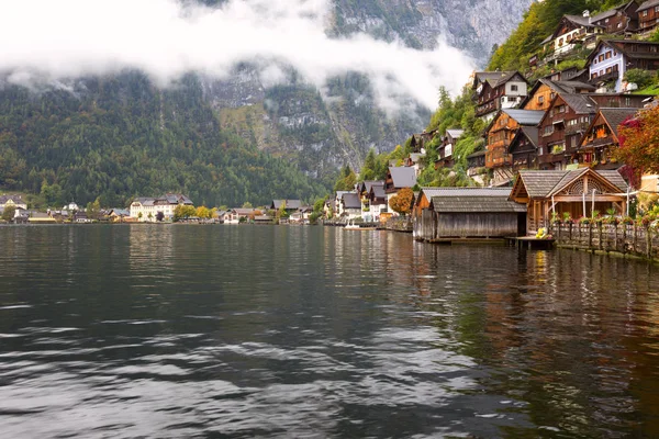 Pequena aldeia famosa Hallstatt em austríaco — Fotografia de Stock