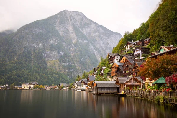 Pequena aldeia famosa Hallstatt em austríaco — Fotografia de Stock