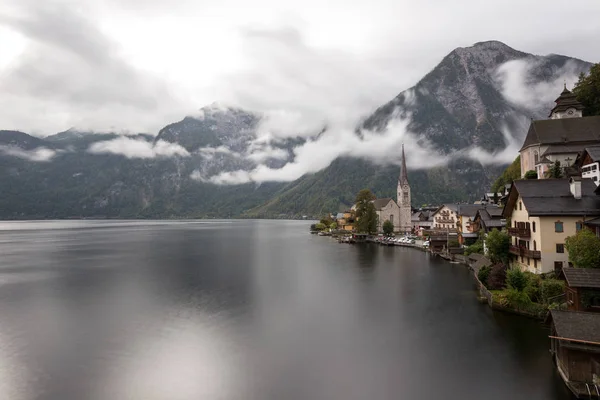 Pequena aldeia famosa Hallstatt em austríaco — Fotografia de Stock