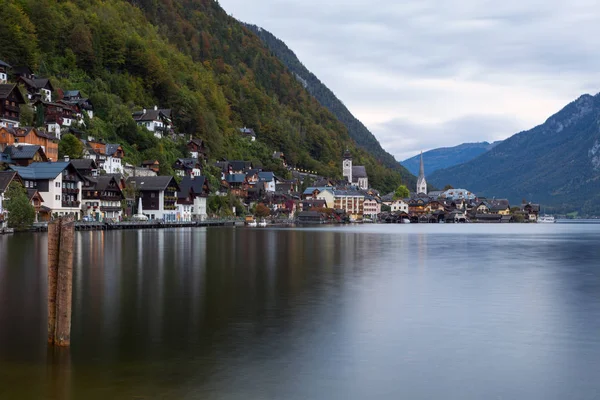 Pequena aldeia famosa Hallstatt em austríaco — Fotografia de Stock