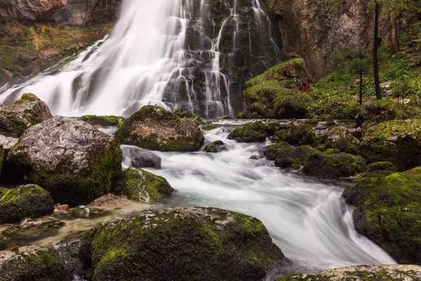 La majestueuse cascade de Gollinger en Autriche — Photo