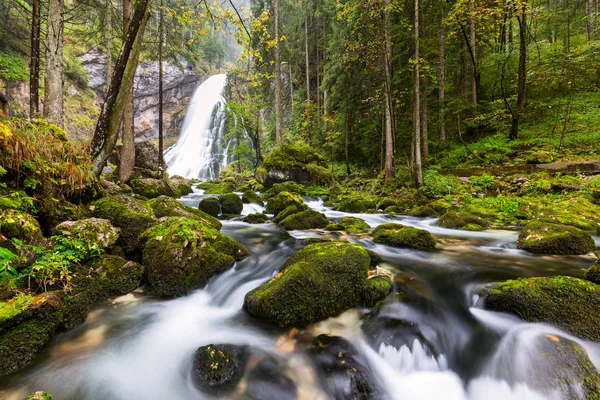 Der majestätische Gollinger Wasserfall in Österreich — Stockfoto