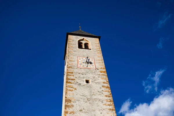 Piccola chiesa e campanile in località Valle San Silvestro — Foto Stock