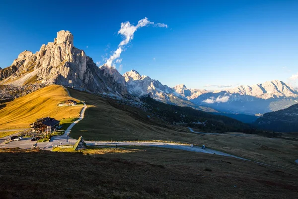 ホテル passo giau - ドロミテ - イタリア — ストック写真