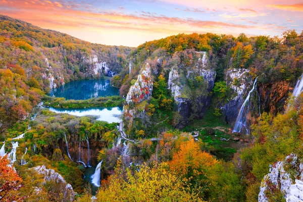 Cascadas en el Parque Nacional de Plitvice — Foto de Stock