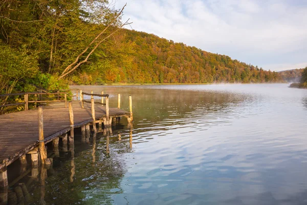 Misty manhã em lagos Plitvice — Fotografia de Stock