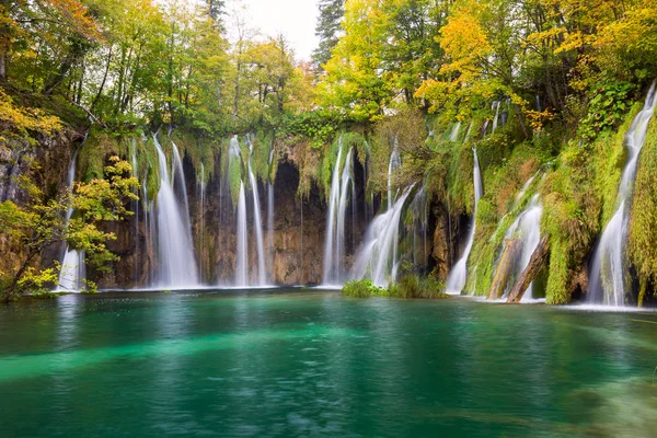 Şelaleler Plitvice Milli Parkı