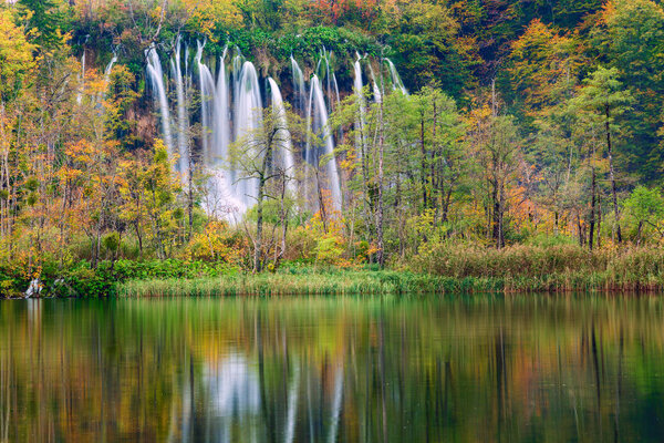 Autum colors and waterfalls of Plitvice National Park