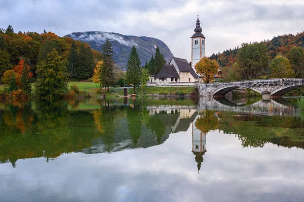 Church tower and stone bridge at Lake Bohinj — Stock Photo, Image