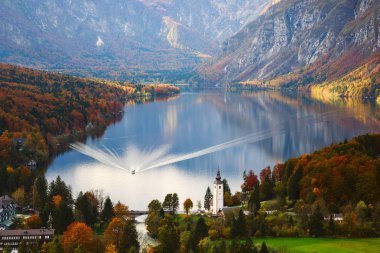 Julian Alps, Slovenya için Bohinj Gölü havadan görünümü