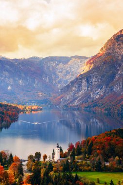 Julian Alps, Slovenya için Bohinj Gölü havadan görünümü