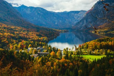 Julian Alps, Slovenya için Bohinj Gölü havadan görünümü