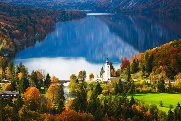 Vista aérea do lago Bohinj em Julian Alps, Eslovénia — Fotografia de Stock