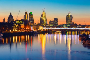 Londra'nın güzel gündoğumu