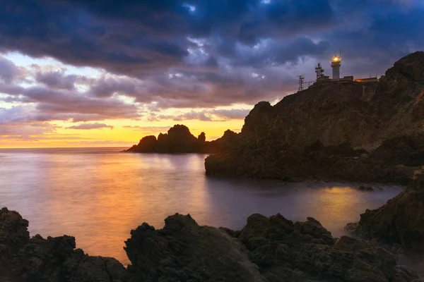 Coucher de soleil sur la côte du parc naturel de Cabo de Gata — Photo