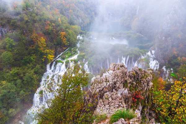 Vattenfall, nationalparken Plitvice, Kroatien — Stockfoto