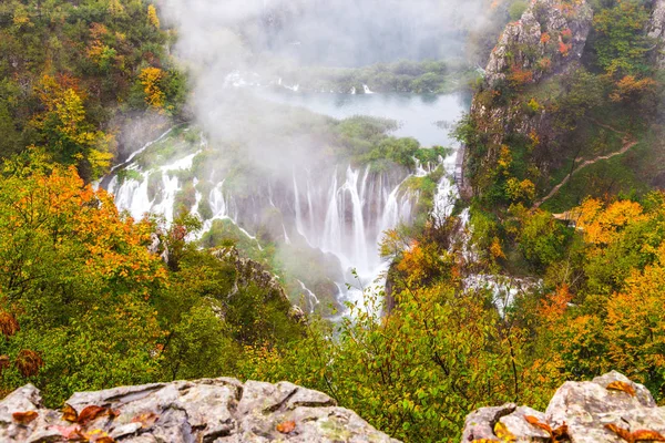 Vattenfall, nationalparken Plitvice, Kroatien — Stockfoto