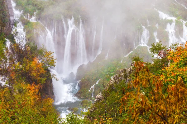 Vattenfall, nationalparken Plitvice, Kroatien — Stockfoto