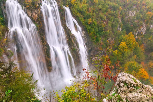 Vodopády, národní Park Plitvická jezera, Chorvatsko — Stock fotografie