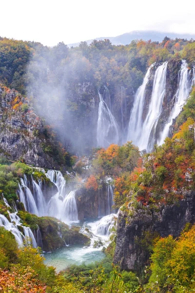 Wasserfälle, Plitvicer Nationalpark, Kroatien — Stockfoto