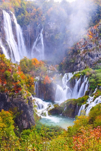 Vattenfall, nationalparken Plitvice, Kroatien — Stockfoto