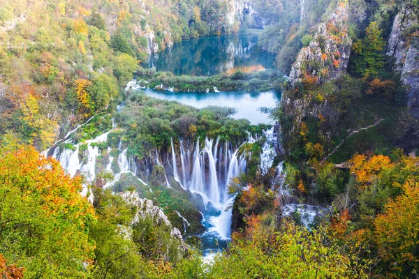 Krásný Vodopád Podzim Národní Park Plitvická Jezera Chorvatsko — Stock fotografie