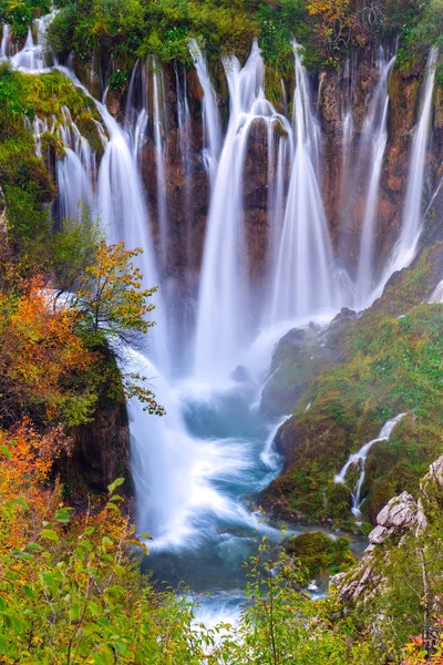 Schöner Wasserfall Herbst Plitvice Nationalpark Kroatien — Stockfoto