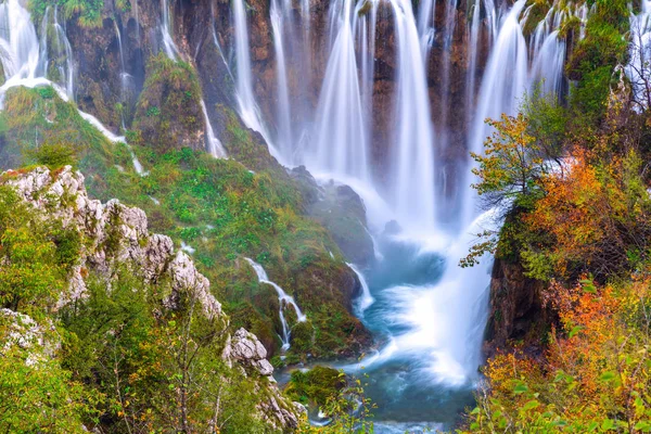 Prachtige Waterval Herfst Plitvice Nationaal Park Kroatië — Stockfoto