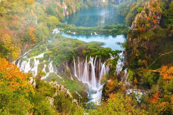 Krásný Vodopád Podzim Národní Park Plitvická Jezera Chorvatsko — Stock fotografie