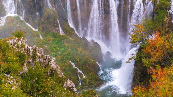 Bellissima Cascata Autunnale Nel Parco Nazionale Plitvice Croazia — Foto Stock