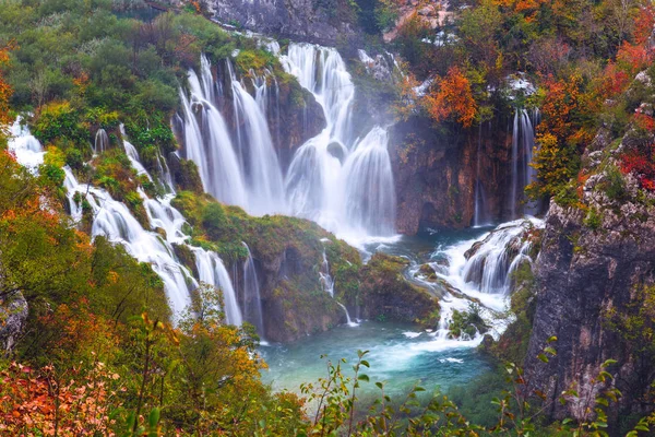 Красивый Водопад Осенью Плитвицком Национальном Парке Хорватия — стоковое фото
