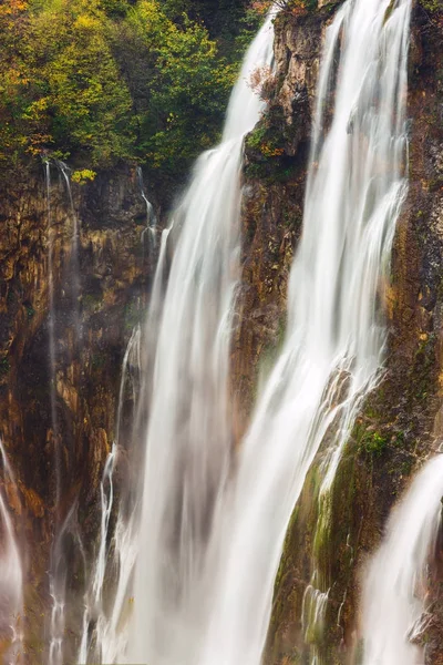 Schöner Wasserfall Herbst Plitvice Nationalpark Kroatien — Stockfoto