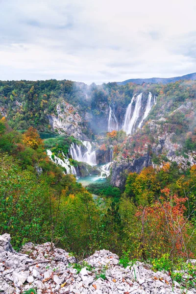 Hermosa Cascada Otoño Parque Nacional Plitvice Croacia —  Fotos de Stock