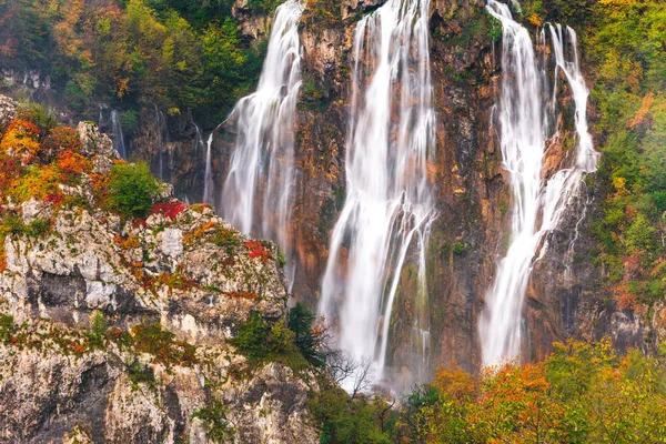 Krásný Vodopád Podzim Národní Park Plitvická Jezera Chorvatsko — Stock fotografie