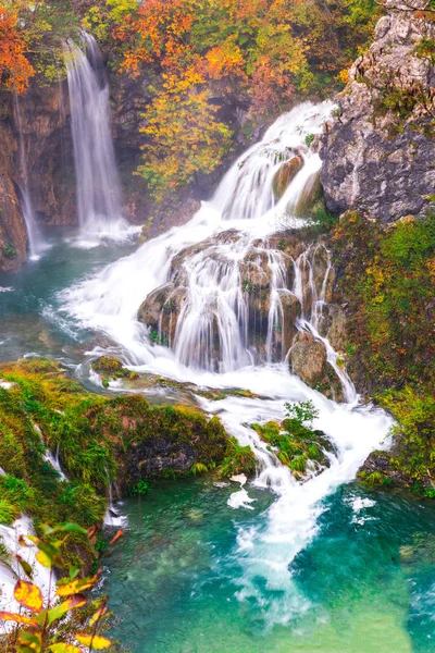 Schöner Wasserfall Herbst Plitvice Nationalpark Kroatien — Stockfoto