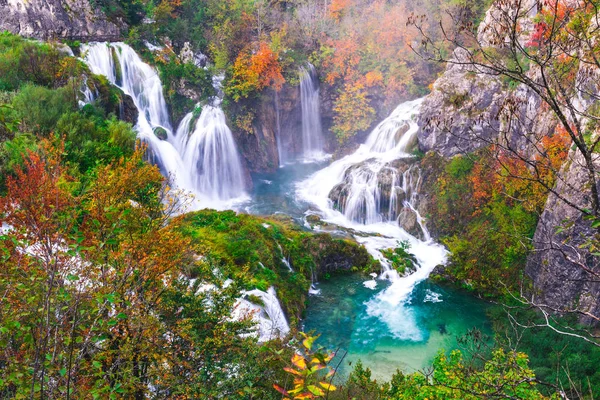 Πανέμορφο Καταρράκτη Φθινόπωρο Εθνικό Πάρκο Plitvice Κροατία — Φωτογραφία Αρχείου