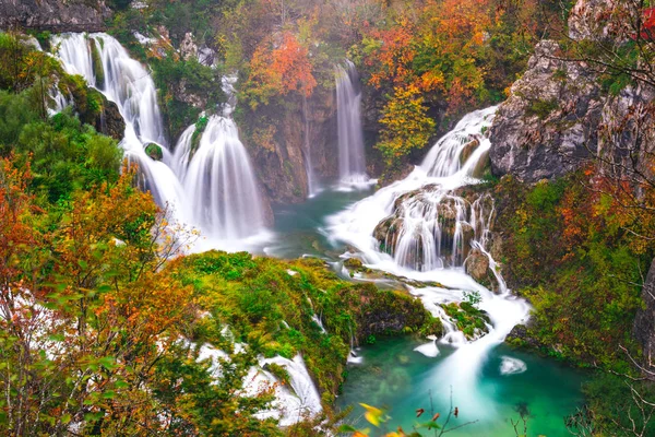 Krásný Vodopád Podzim Národní Park Plitvická Jezera Chorvatsko — Stock fotografie