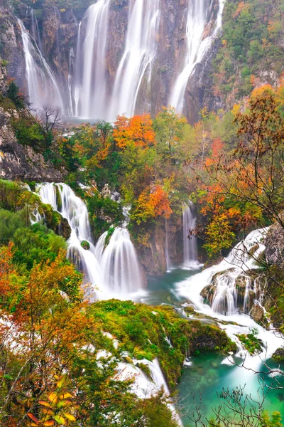 Bellissima Cascata Autunnale Nel Parco Nazionale Plitvice Croazia — Foto Stock