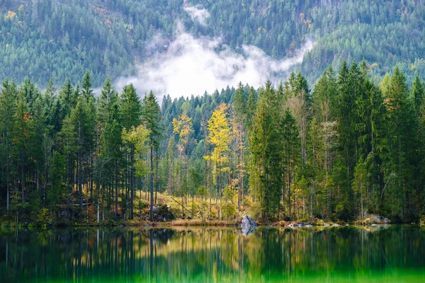 Wspaniałą jesień Niemiec jezioro Hintersee — Zdjęcie stockowe