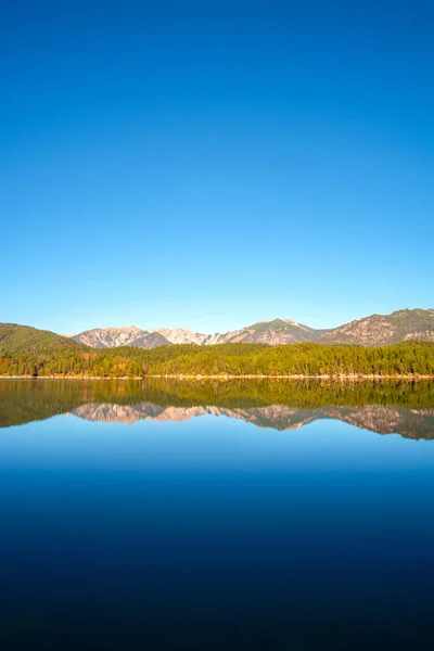 Outono maravilhoso de Eibseelake Alemanha — Fotografia de Stock