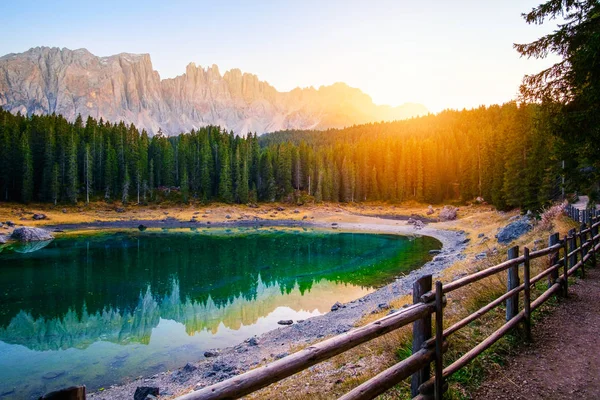 Carezza lake in Dolomites Alps . Italy — Stock Photo, Image