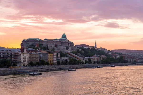 匈牙利日落时的布达佩斯城堡 — 图库照片