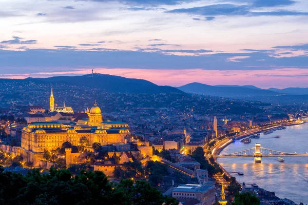 Macaristan 'ın Sunset kentindeki Budapeşte Kalesi — Stok fotoğraf