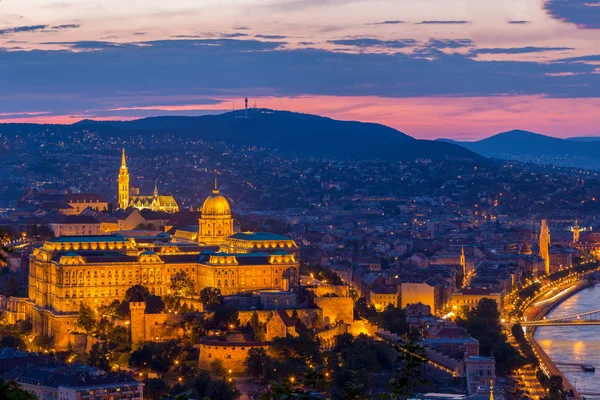 Budapest slott vid solnedgången, Ungern — Stockfoto