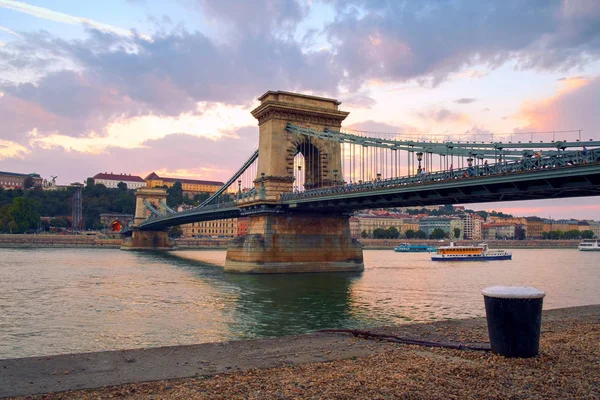 Řetězový most na řece Dunaj v Budapešti — Stock fotografie