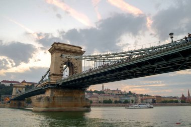 Zincir köprü Budapest City Tuna Nehri üzerinde