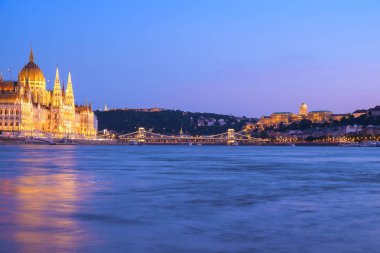 Budapeşte-Macaristan 'da gece ışıkları 