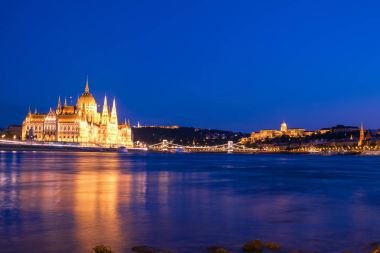 Budapeşte-Macaristan 'da gece ışıkları 