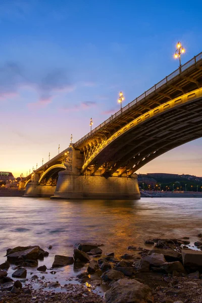 Ponte Margaret ao entardecer em Budapeste — Fotografia de Stock