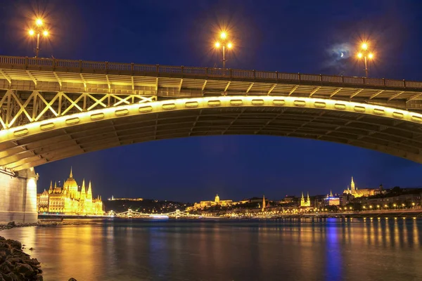 Pont Margaret au crépuscule à Budapest — Photo